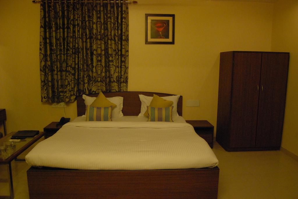 Hotel Shahi Palace Ahmedabad Exterior foto