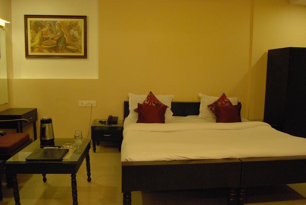Hotel Shahi Palace Ahmedabad Exterior foto
