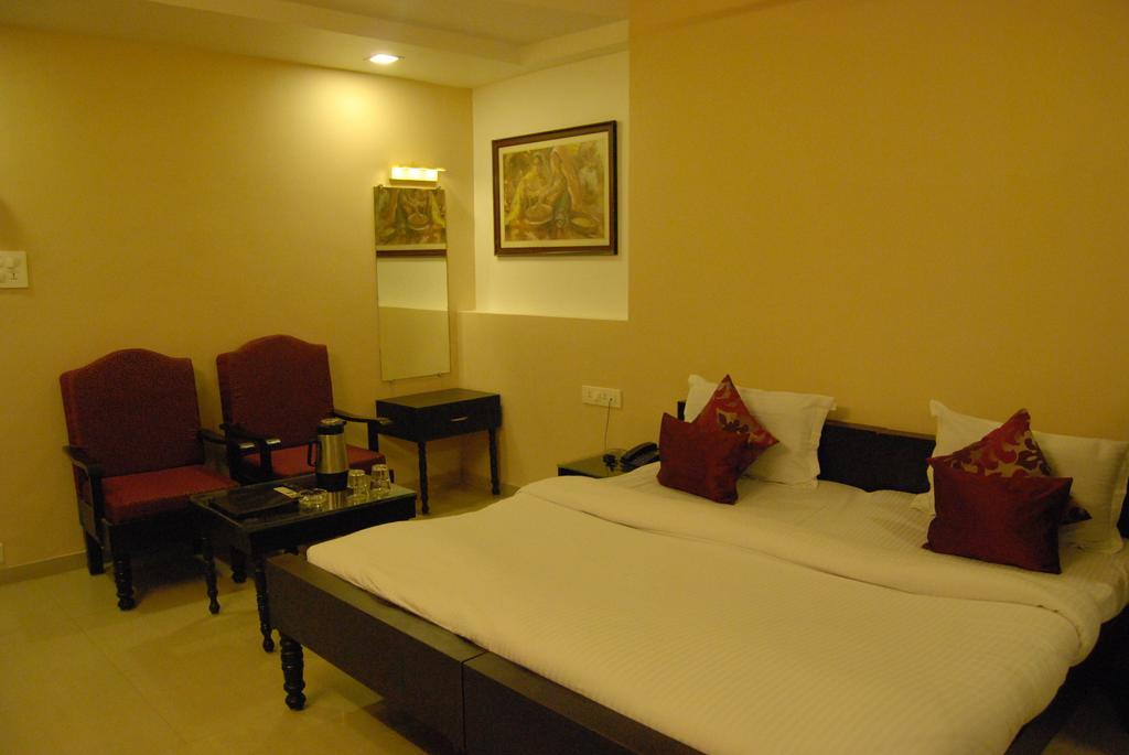 Hotel Shahi Palace Ahmedabad Zimmer foto