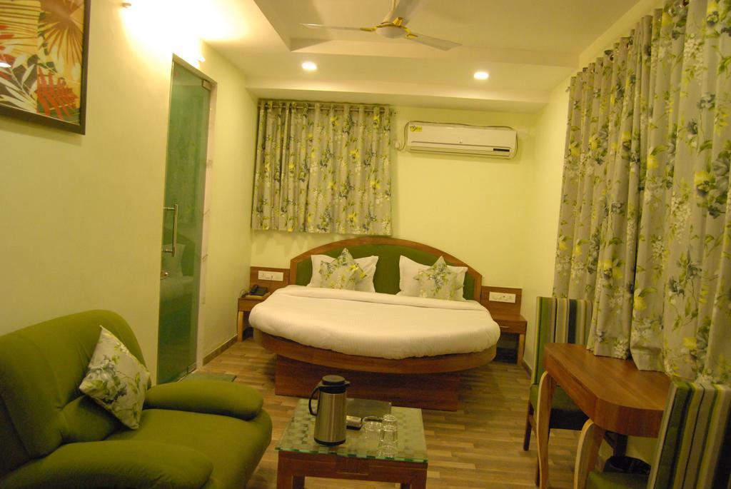 Hotel Shahi Palace Ahmedabad Zimmer foto