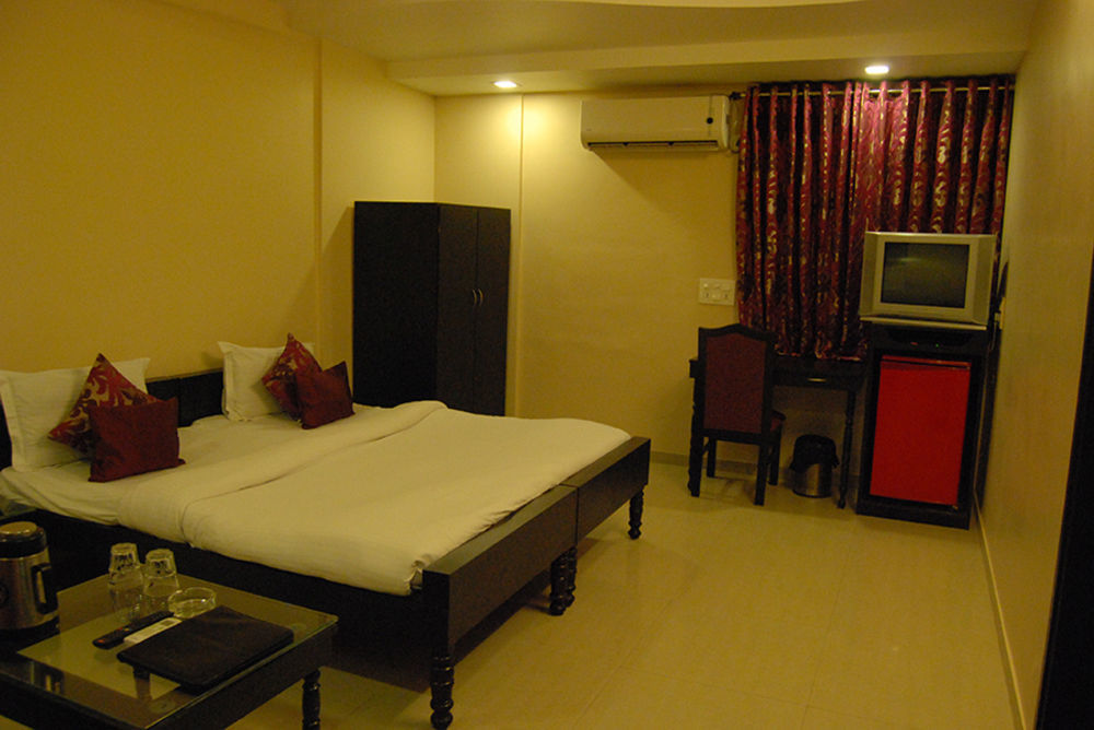 Hotel Shahi Palace Ahmedabad Exterior foto