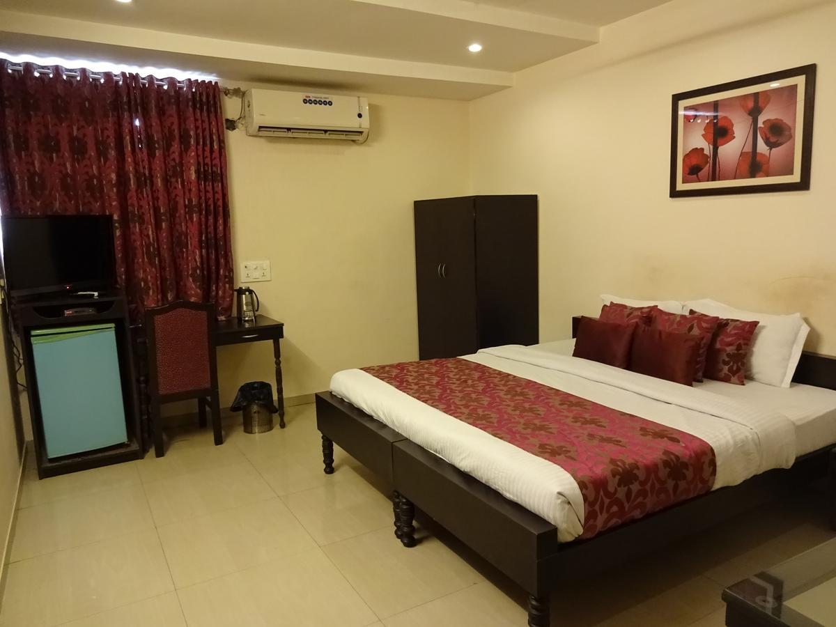 Hotel Shahi Palace Ahmedabad Exterior foto