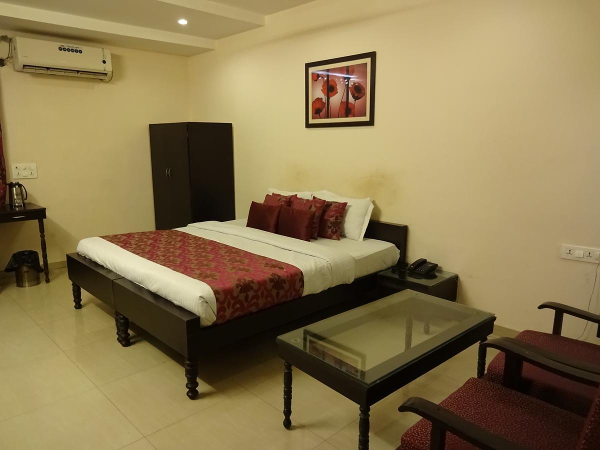 Hotel Shahi Palace Ahmedabad Exterior foto