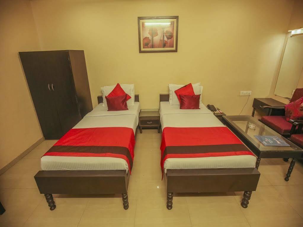 Hotel Shahi Palace Ahmedabad Exterior foto