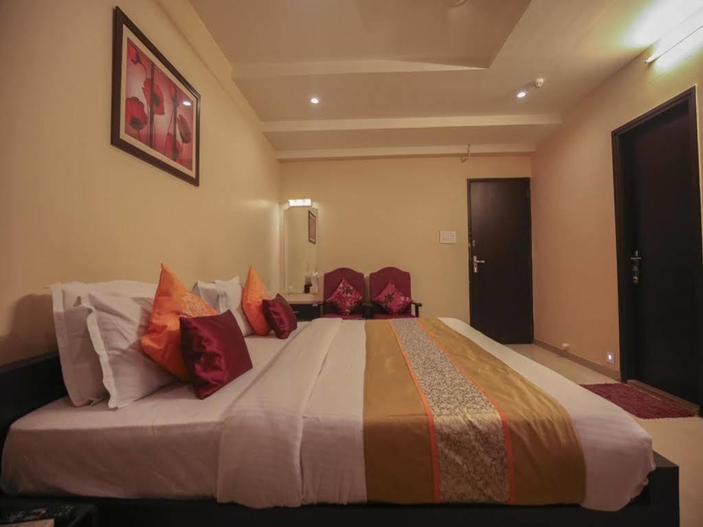 Hotel Shahi Palace Ahmedabad Exterior foto